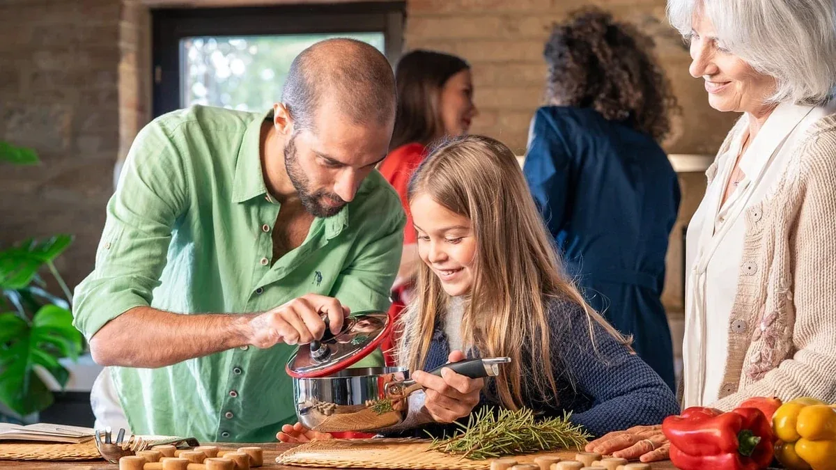 Preparare un pomeriggio di cucina insieme ai bambini: compiti per età