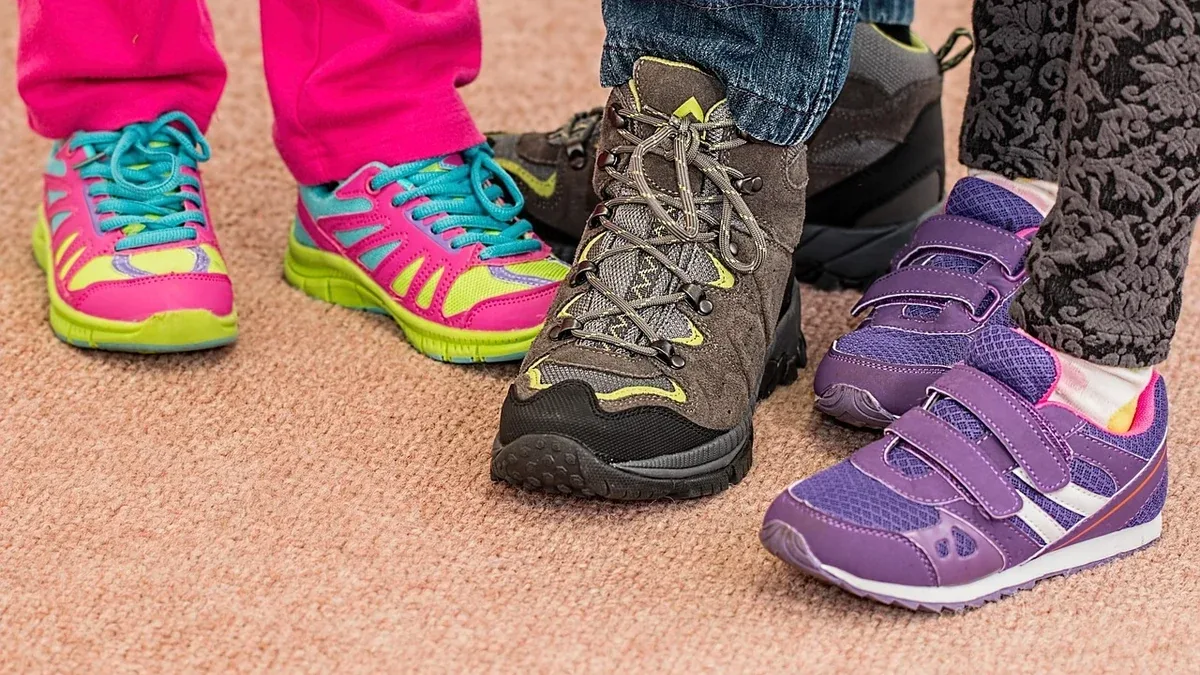Una zona per le scarpe dei bambini: come renderla accessibile