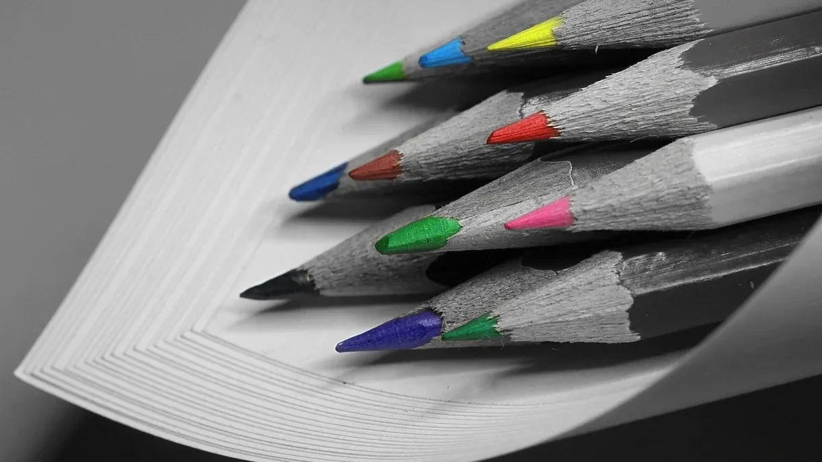 Contare gli oggetti per colore: un’attività semplice per imparare i numeri