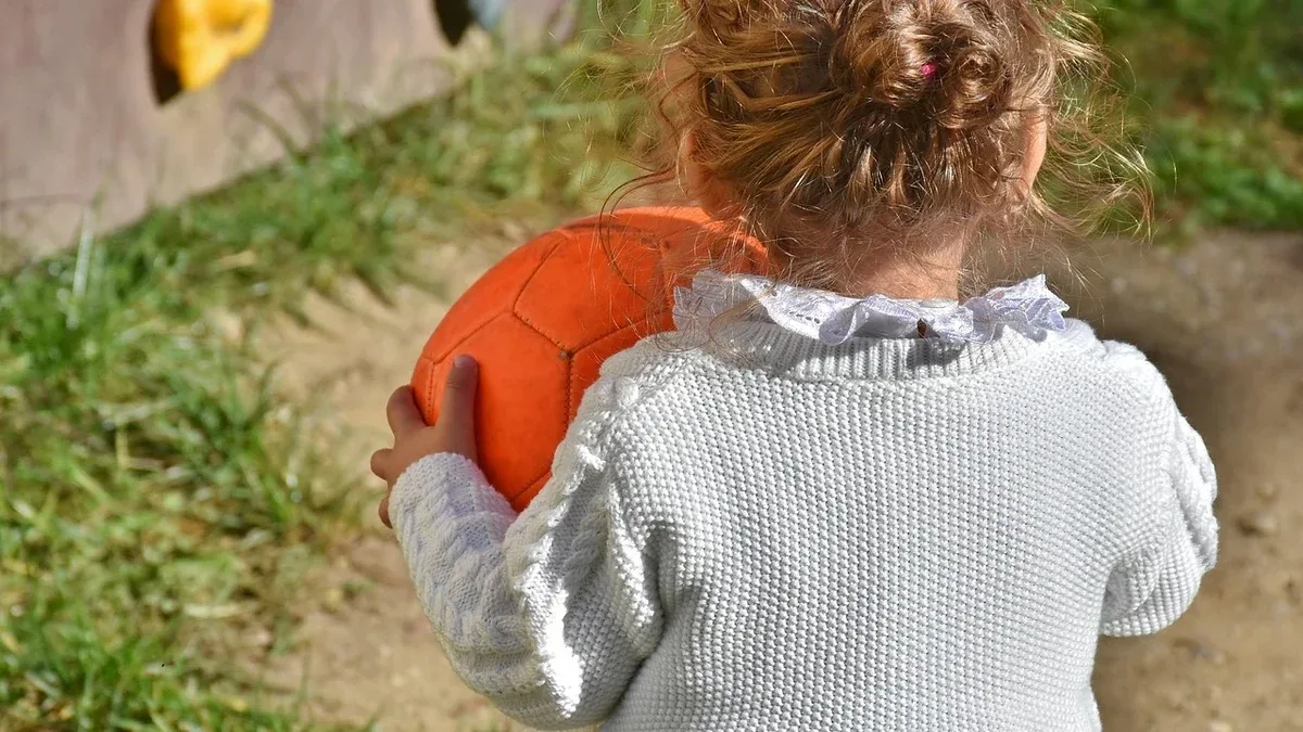 Quando un bambino interrompe spesso: piccoli giochi per esercitare l’attesa